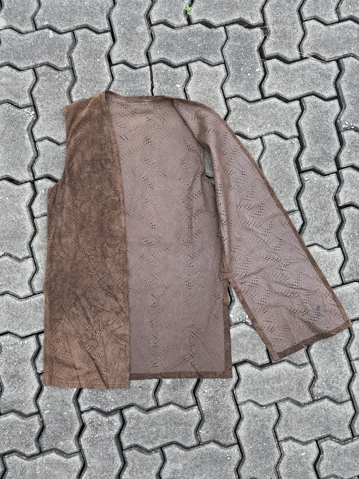 Japanese Brand Vintage Sleeveless Cardigan Suede Leather Outerwear Size US M / EU 48-50 / 2 - 6 Thumbnail