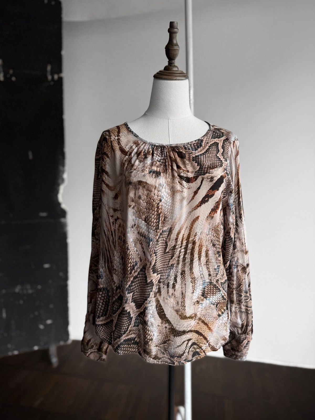 Designer Emily Van den Bergh Animal Print Viscose Long Sleeve Blouse Size M / US 6-8 / IT 42-44 - 1 Thumbnail