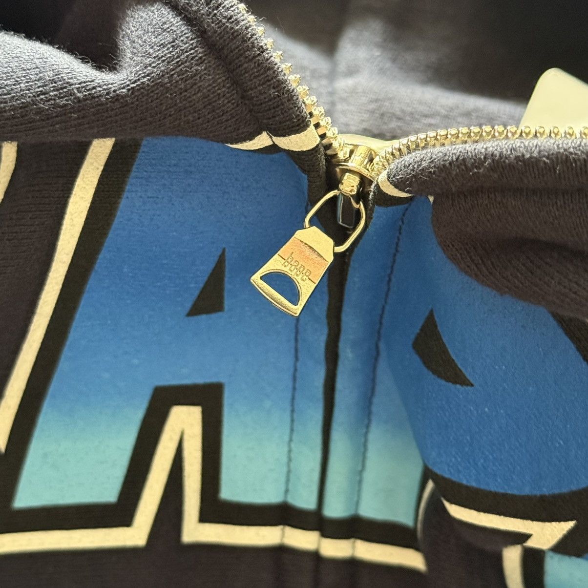 Bape A Bathing Ape BAPE "Kiss" Logo Full Zip Hoodie Size M / US 6-8 / IT 42-44 - 11 Thumbnail