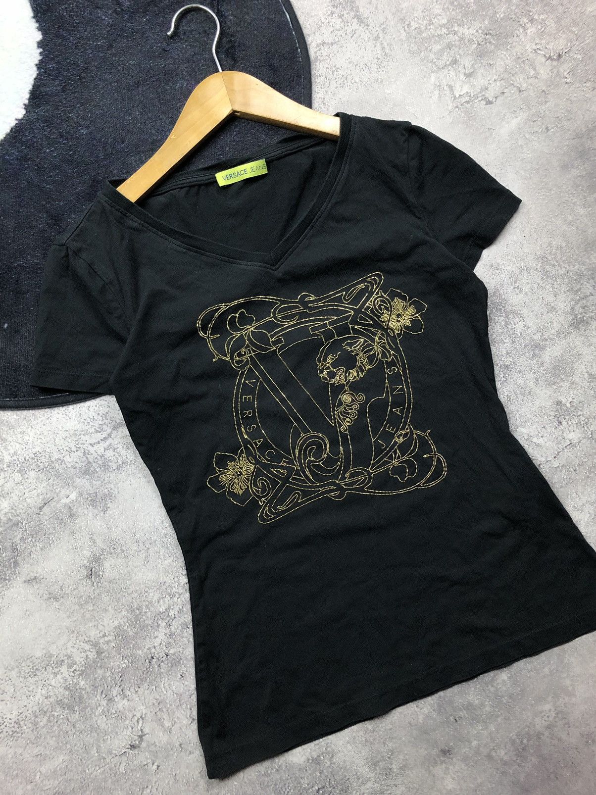 Versace VERSACE Luxury Hype Big Gold Logo Green Label Tshirt Y2k Size S / US 4 / IT 40 - 3 Thumbnail