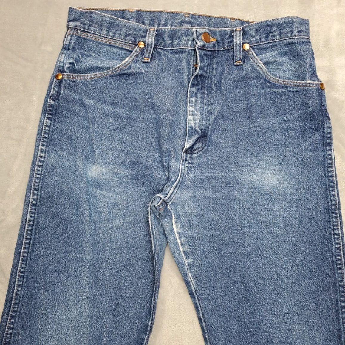 Wrangler VINTAGE Wrangler 13MWZ Jeans Men 33x32 Blue Faded Denim Cowboy Western Rodeo Ranch Pants Size US 33 - 3 Thumbnail