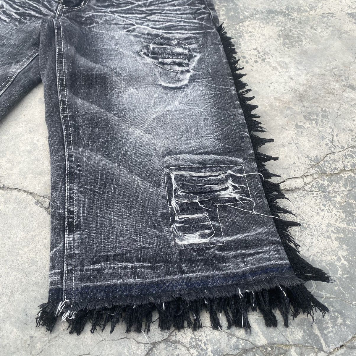 LOWBOX LOWBOX Distressed Wolf Crop Jeans Size US 30 / EU 46 - 13 Thumbnail