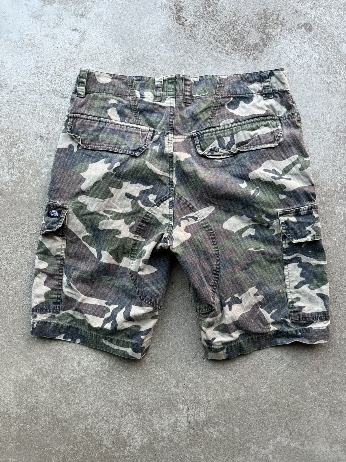 Dickies Dickies Camo Shorts Pants Size US 34 / EU 50 - 2 Thumbnail