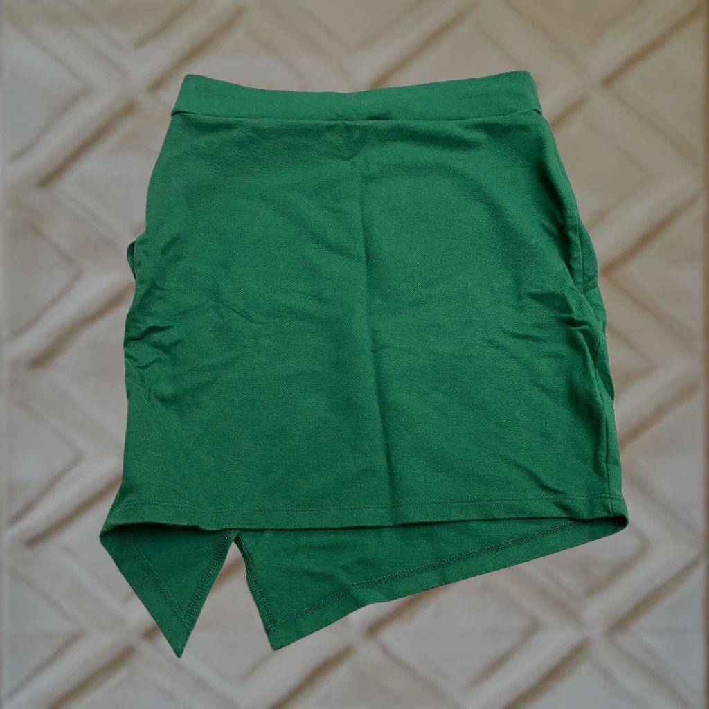 Forever 21 FOREVER 21 Wrap Mini Skirt Juniors M Green Casual Pencil Asymmetric Stretch Front Slit Lightweight Knit Size 32" / US 10 / IT 46 - 1 Thumbnail
