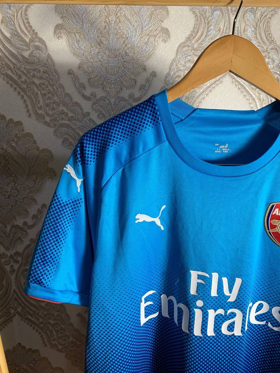 Puma VINTAGE PUMA FC ARSENAL LONDON ENGLAND SOCCER JERSEY Y2K 90s Size US L / EU 52-54 / 3 - 4 Thumbnail