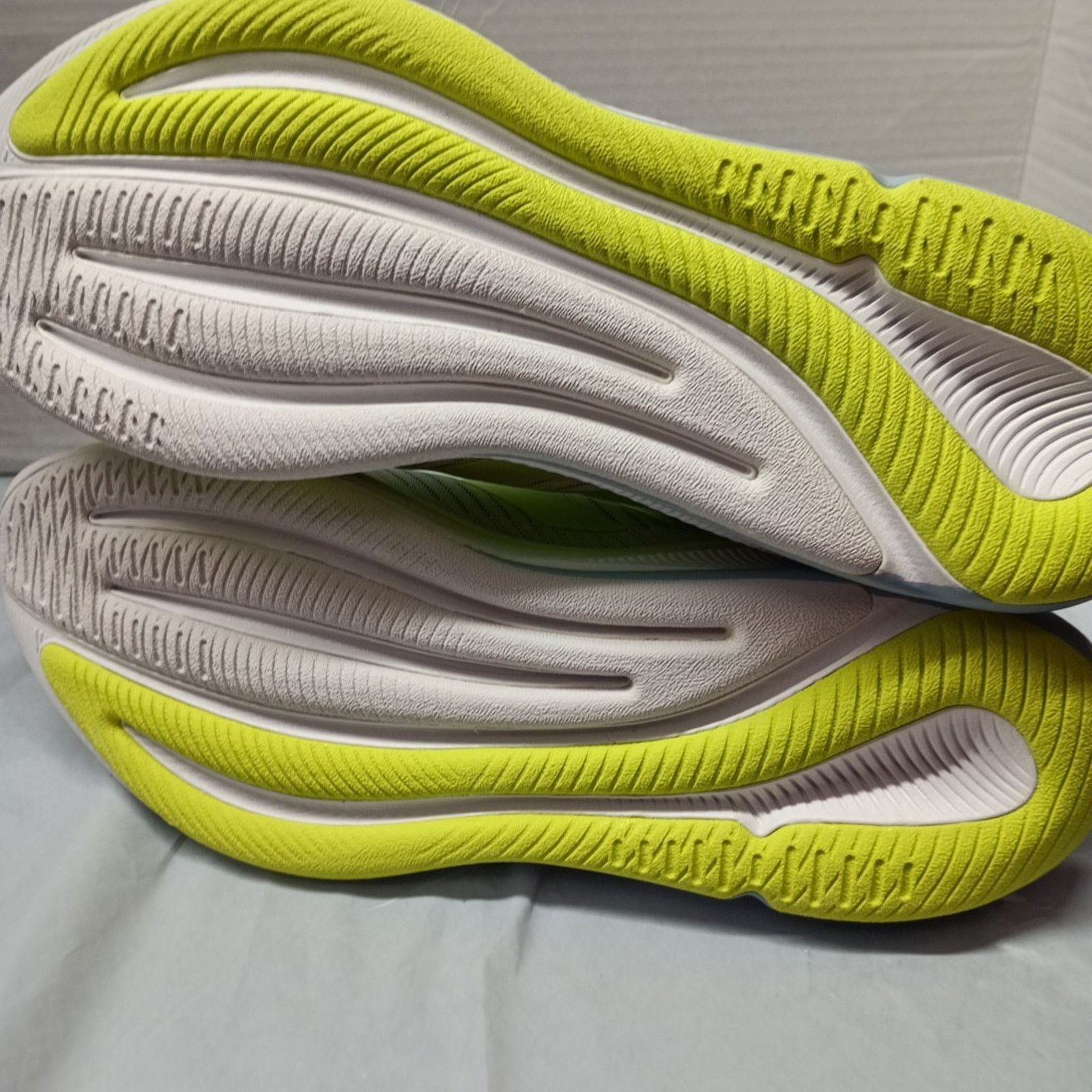 Adidas Adidas Supernova Ease White Yellow Running Shoes Men Size 10 Size US 10 / EU 43 - 7 Thumbnail