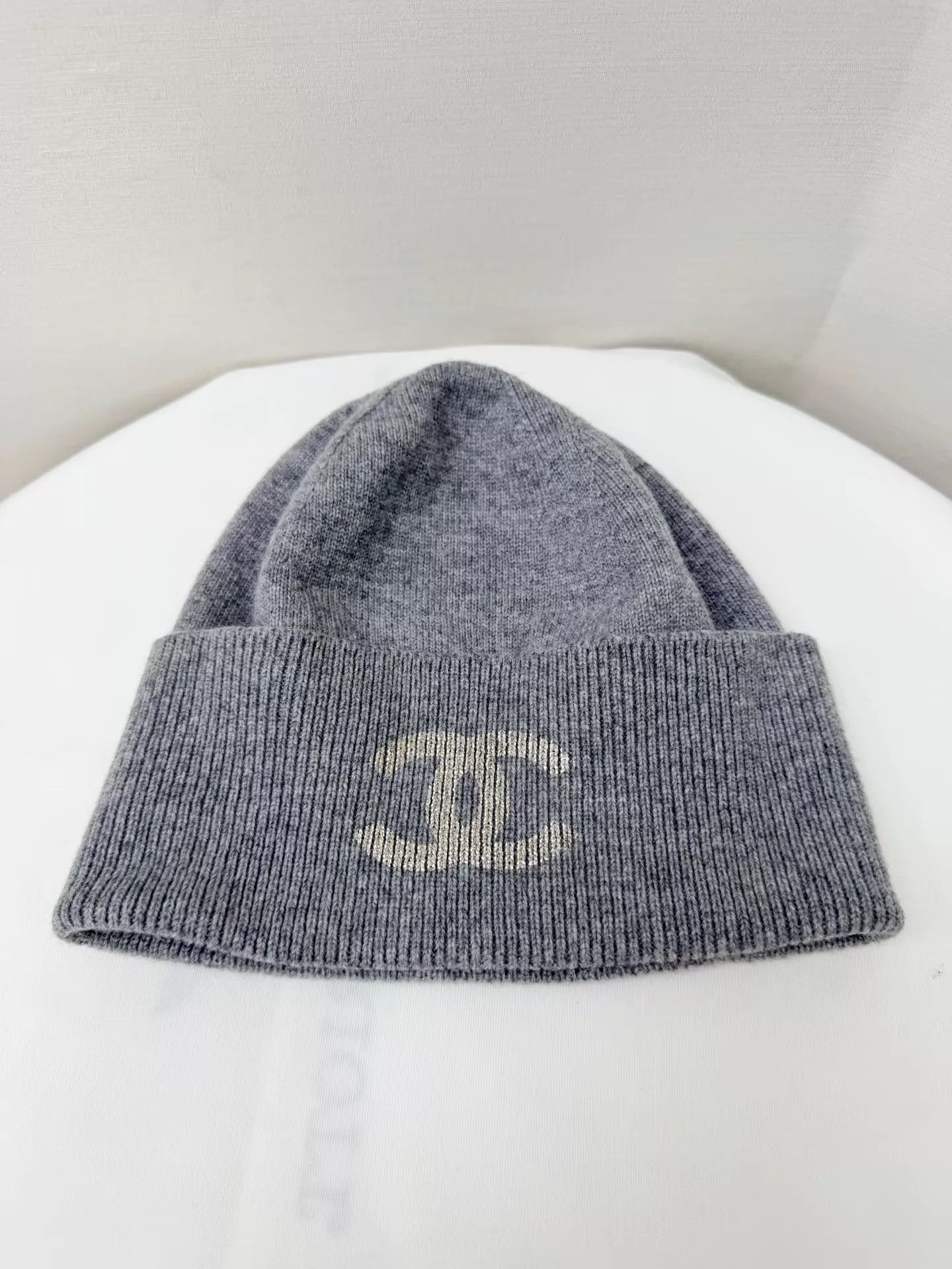 Chanel Chanel CC Logo Knit Beanie (Worn Once, Near New) Size ONE SIZE - 1 Thumbnail