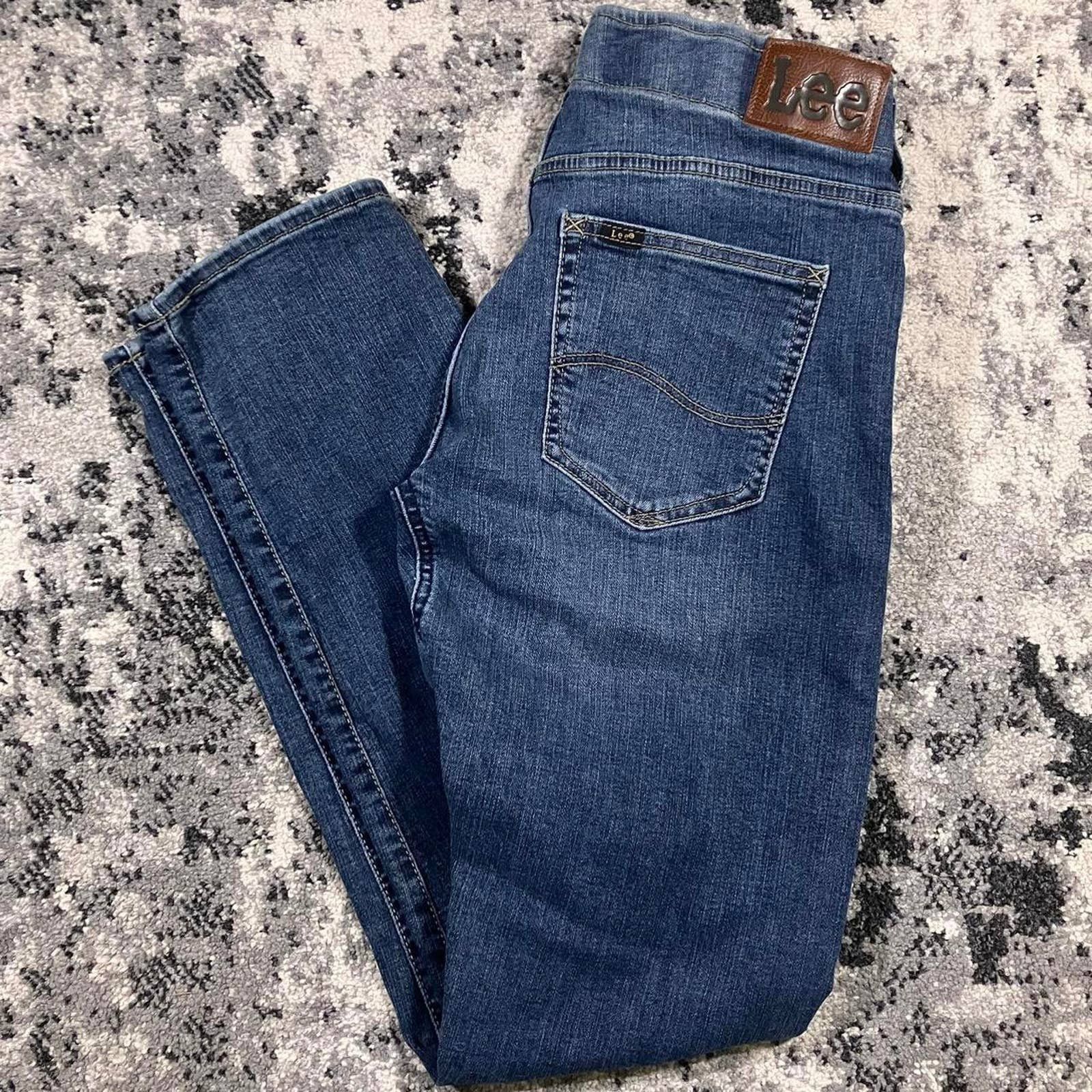 lee extreme motion slim jeans
