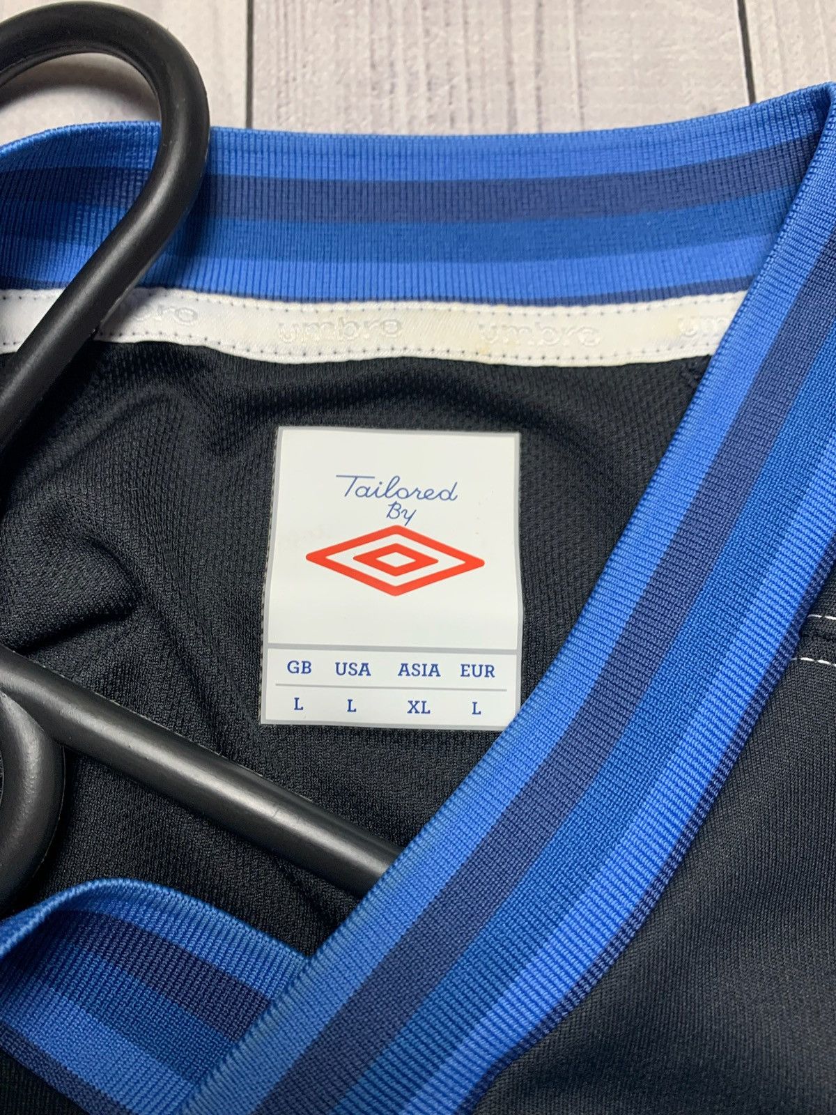 Umbro × Vintage Vintage Umbro England soccer jersey size L logo Size US L / EU 52-54 / 3 - 3 Thumbnail