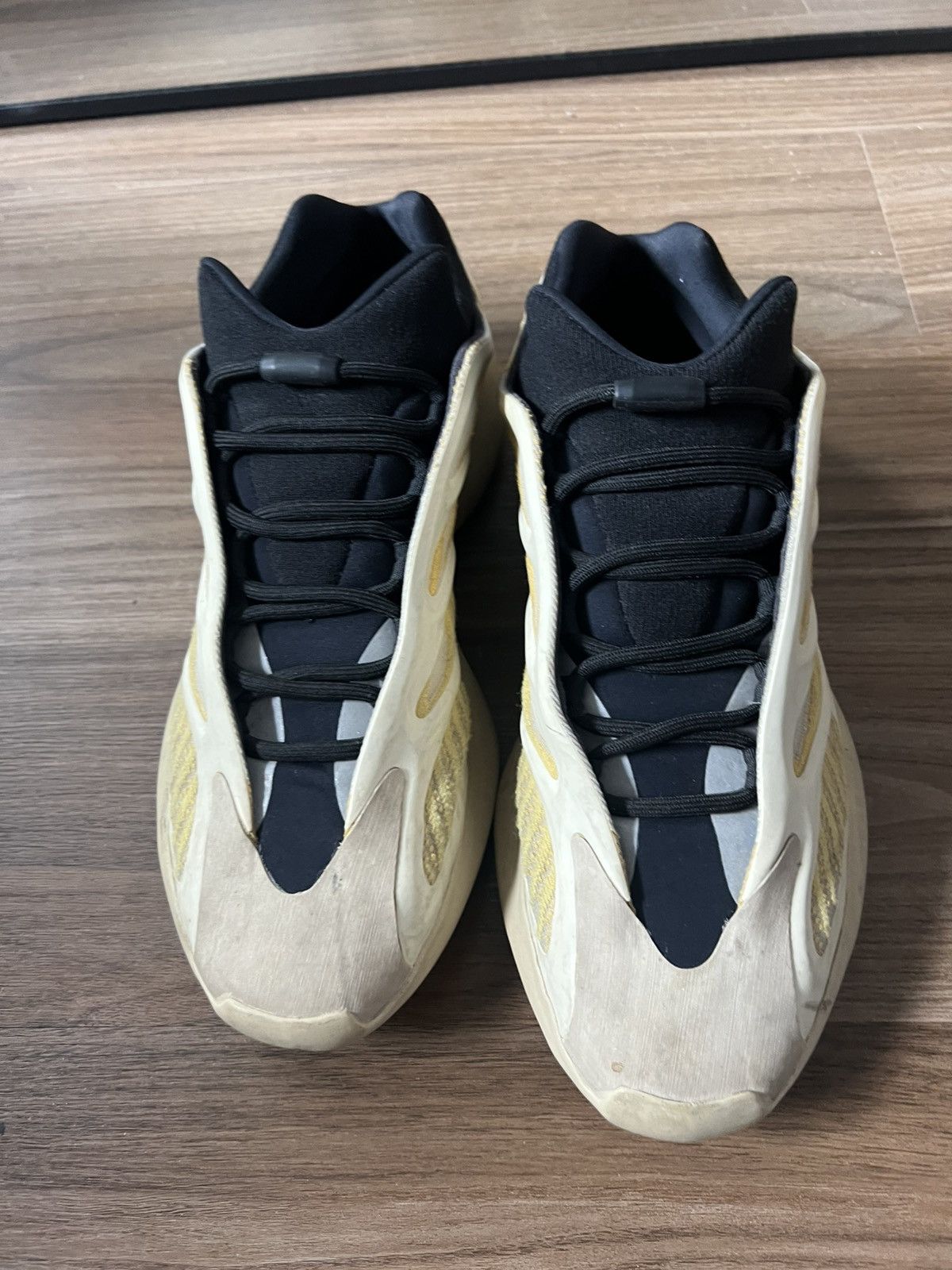 Yeezy Yeezy 700 V3 Safflower Size US 12 / EU 45 - 3 Thumbnail