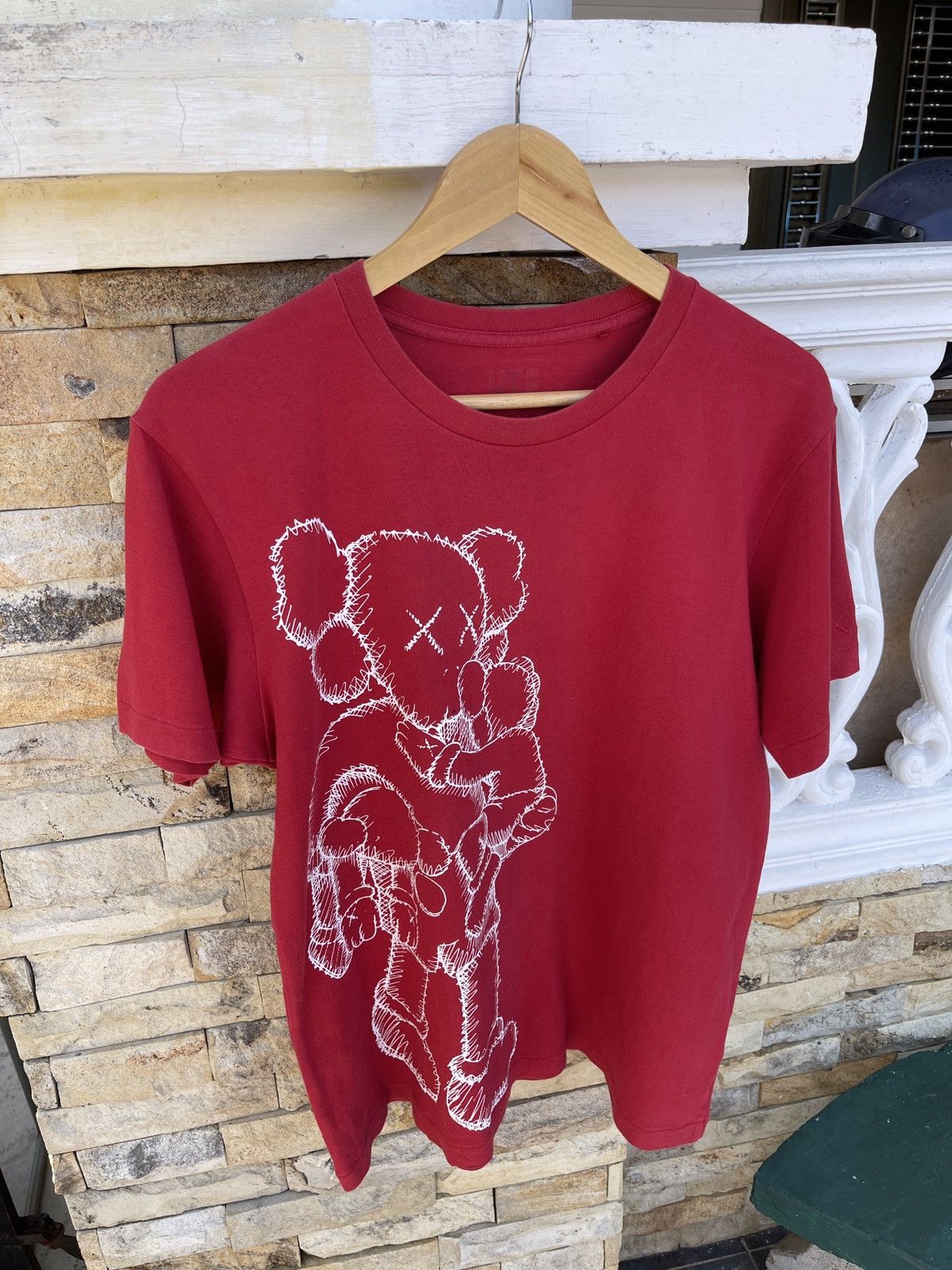 Kaws Last Drop🔥Rare🔥Kaws X Uniqlo T-Shirt Size US L / EU 52-54 / 3 - 2 Thumbnail