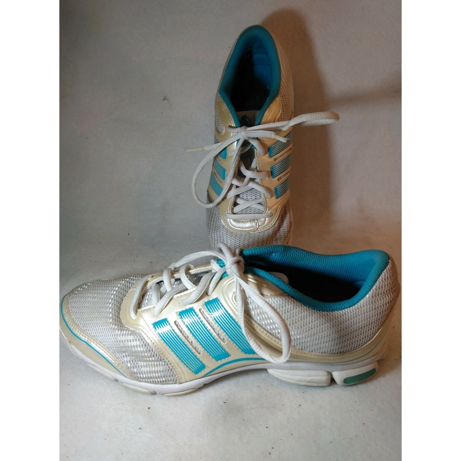 Adidas VINTAGE Adidas 3-D cushion VG Cond creme, white & teal Women's Sz.8.5 Sneaker Womens Shoes Size 8.5 White Teal Cushioned VG Condcreme Size US 9 / IT 39 - 2 Thumbnail