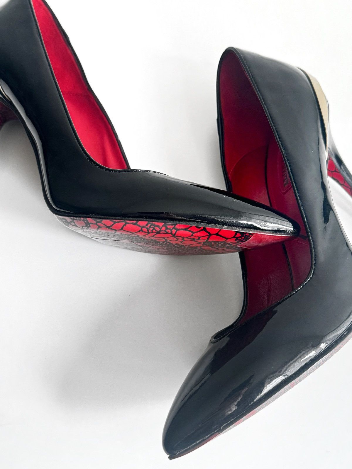 Paciotti Extremely rare black dagger heels with gold heartdetail. Size US 6 / IT 36 - 5 Thumbnail
