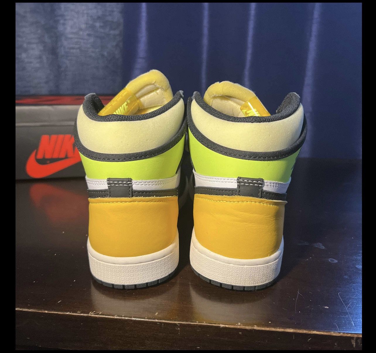 Jordan Brand Jordan 1 volt Size US 8 / EU 41 - 4 Thumbnail