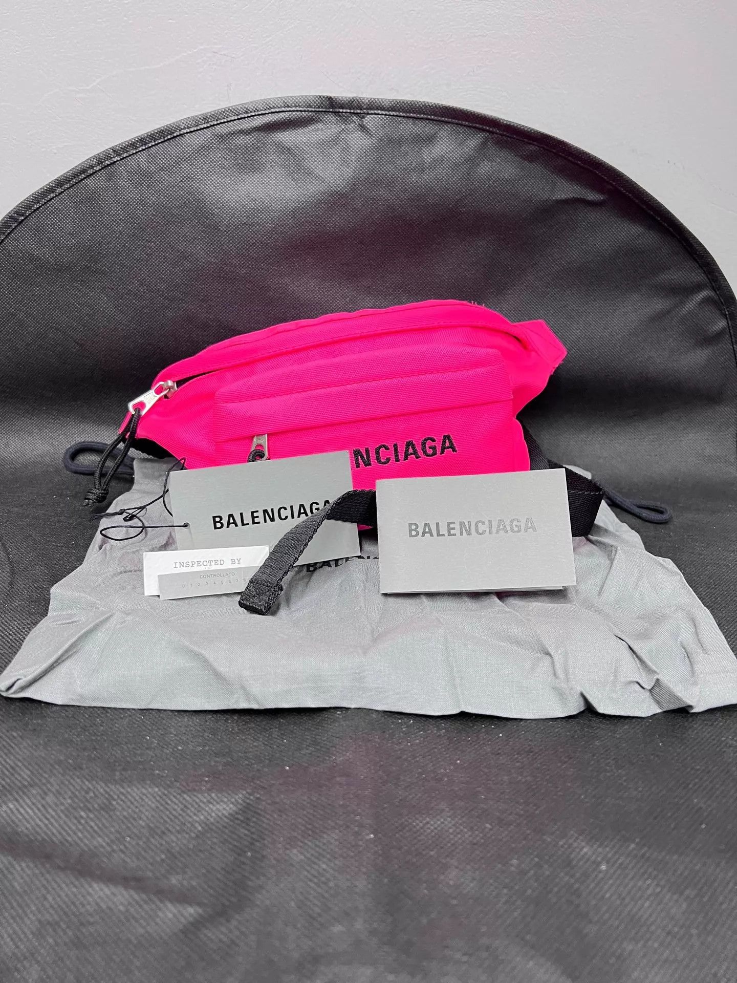 Balenciaga Balenciaga Logo Zipper Canvas Waist Bag Size ONE SIZE - 1 Thumbnail