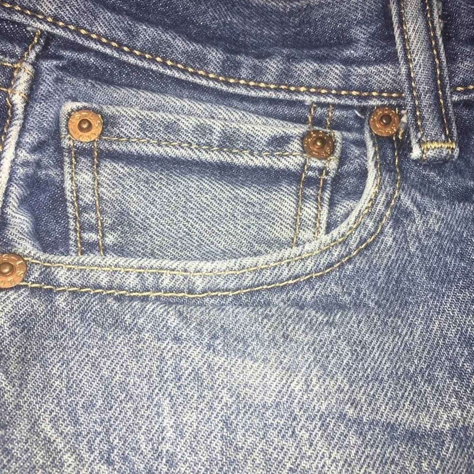 Levi's Levis 501 light wash button fly Jeans, size 31 Size US 31 - 4 Thumbnail
