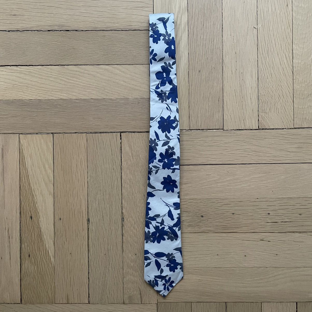 Theory Blue Flower Thoery Tie Size ONE SIZE - 1 Thumbnail