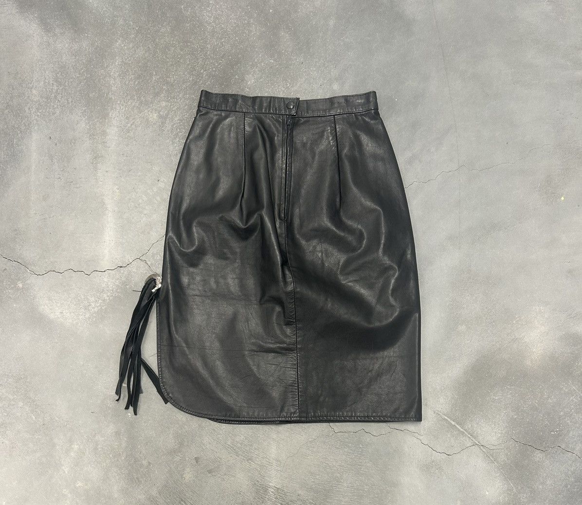 Vintage Black leather skirt Size 38" / US 16 / IT 52 - 1 Thumbnail