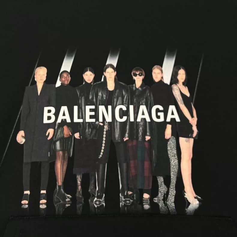 Balenciaga Balenciaga Portrait Hoodie Size US S / EU 44-46 / 1 - 3 Thumbnail