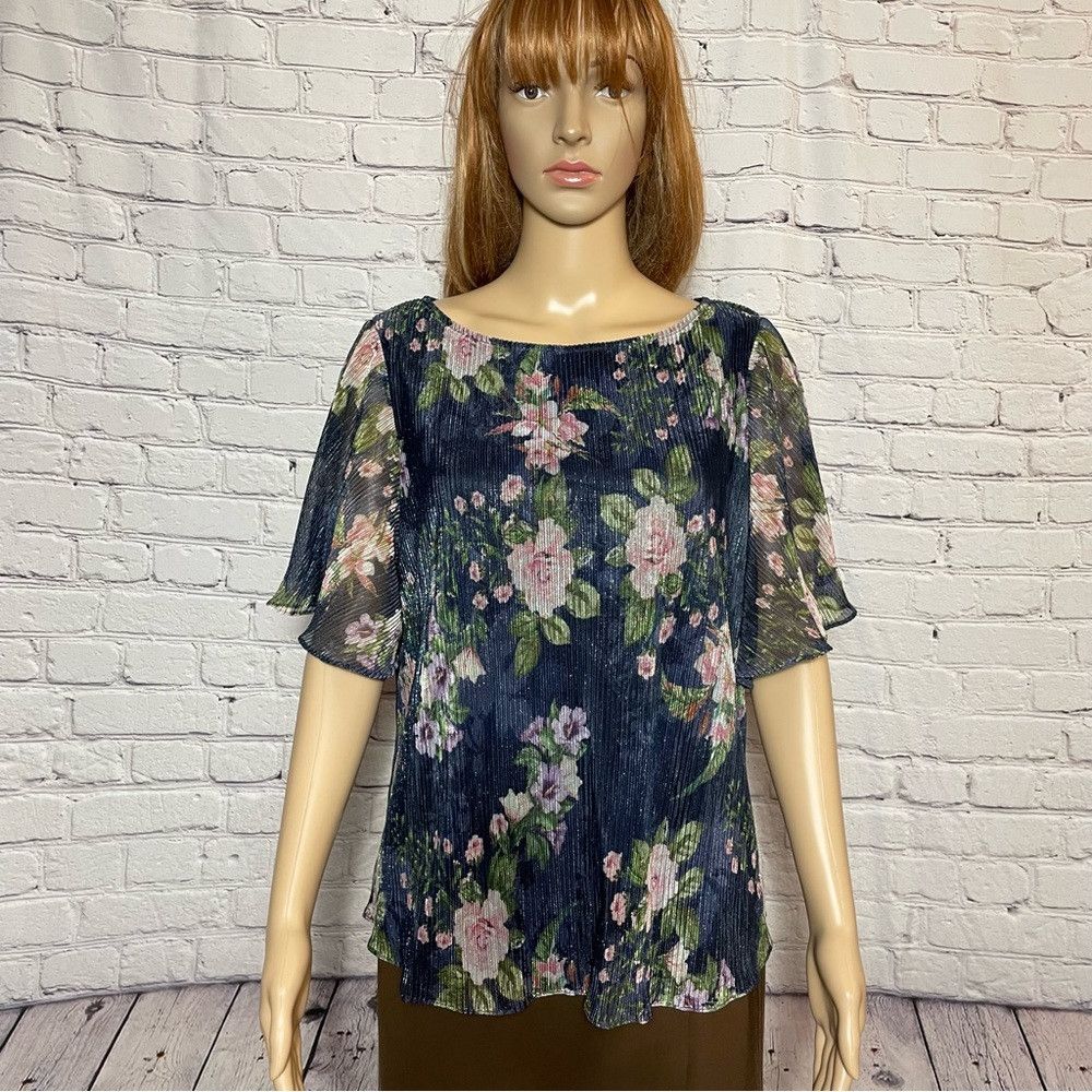 Adrianna Papell NWT New $99 Adrianna Papell Crinkle Floral Flutter Sleeve T Size M / US 6-8 / IT 42-44 - 1 Thumbnail