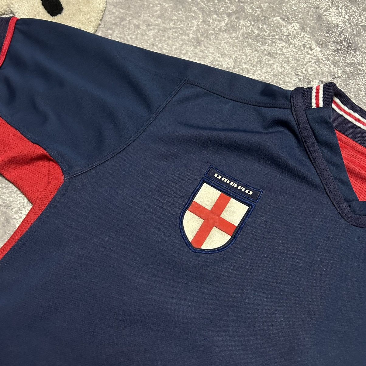 Umbro Vintage Umbro England 2004 Two-Sided home soccer jersey Size US M / EU 48-50 / 2 - 11 Thumbnail