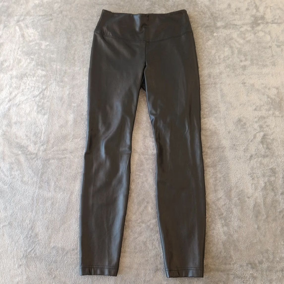 White House Black Market White House Black Market Pants Womens Size 6 Short Black Ankle Legging Skinny Flat Front Faux Leather Stretch 26in Inseam 26in Size 28" / US 6 / IT 42 - 2 Thumbnail
