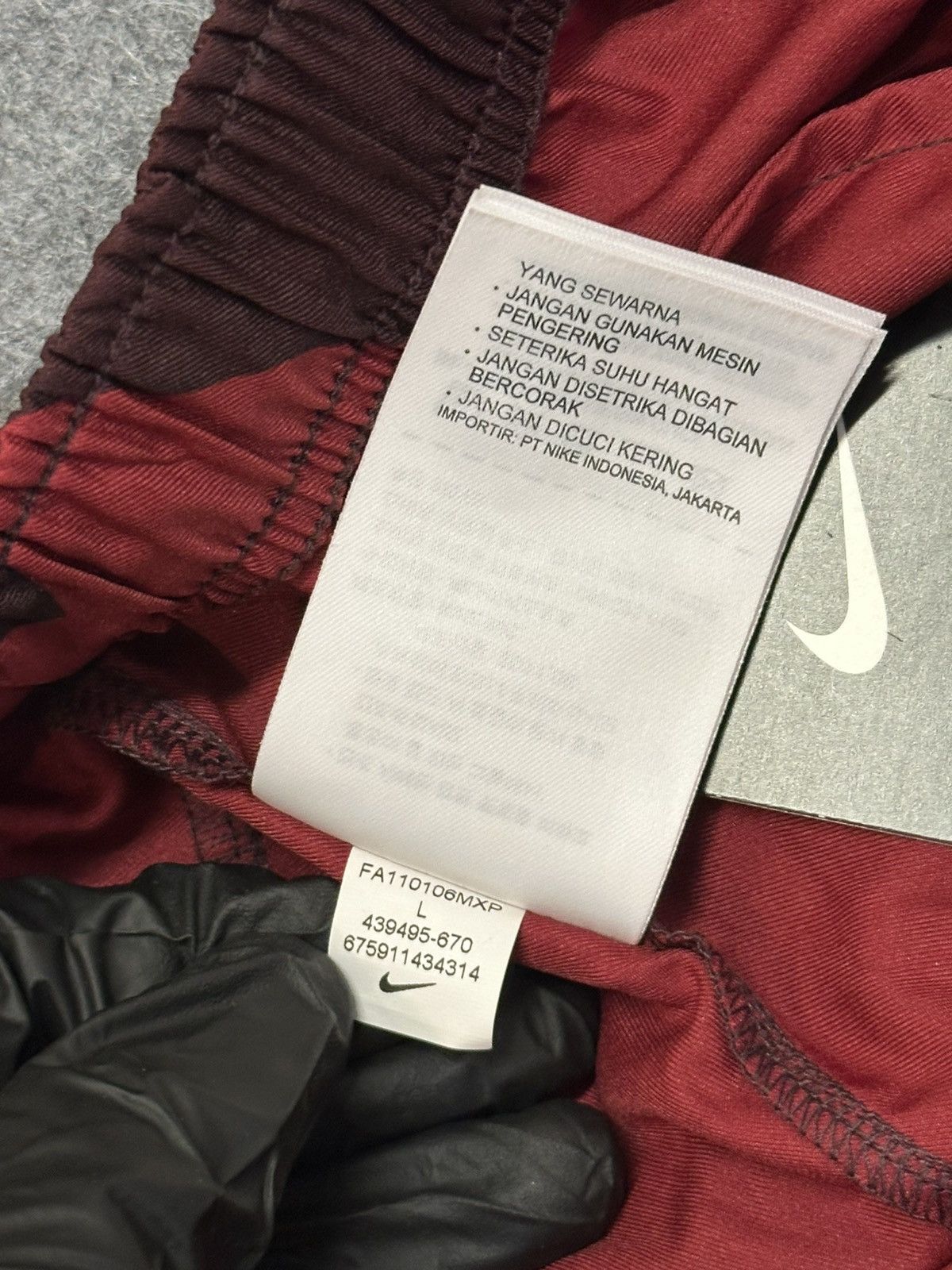 Nike Nike Running Dri-FIT shorts made of polyester. Size US 30 / EU 46 - 17 Thumbnail