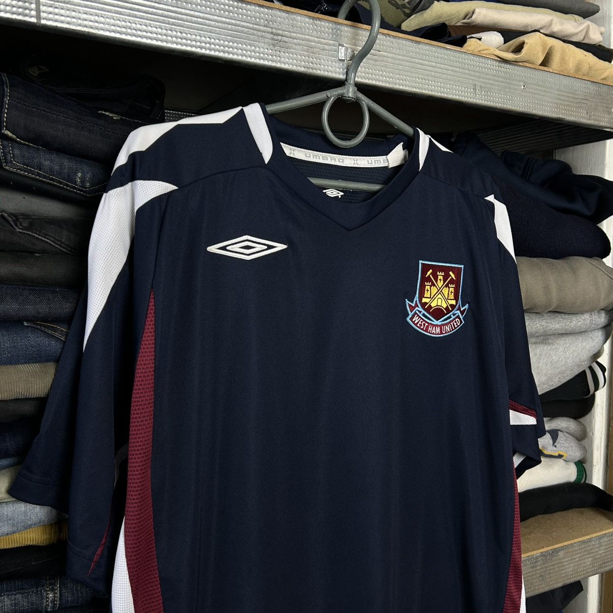 Umbro Vintage Umbro Westham United 2000’s soccer jersey size XL Size US XL / EU 56 / 4 - 2 Thumbnail