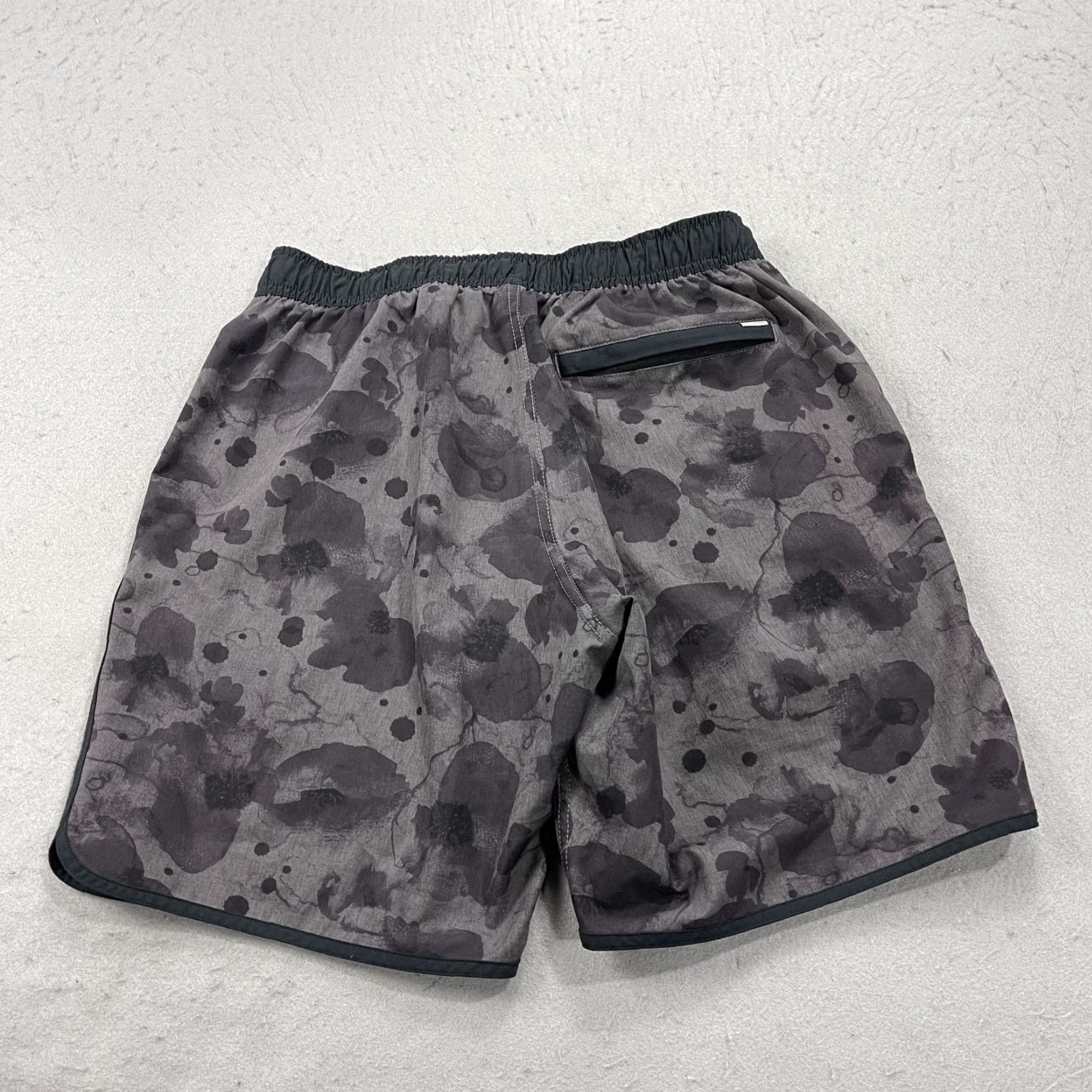 Vuori Vuori Shorts Mens Small Gray Banks Short 8 Inch Inseam Gym V330 Size US 29 - 7 Thumbnail