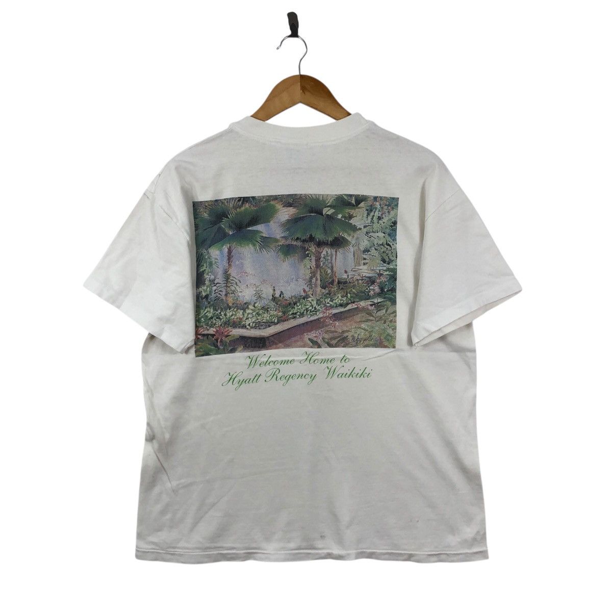Vintage Vintage Hyatt Waikiki Photoprint T Shirt Art Size L Size US L / EU 52-54 / 3 - 1 Thumbnail