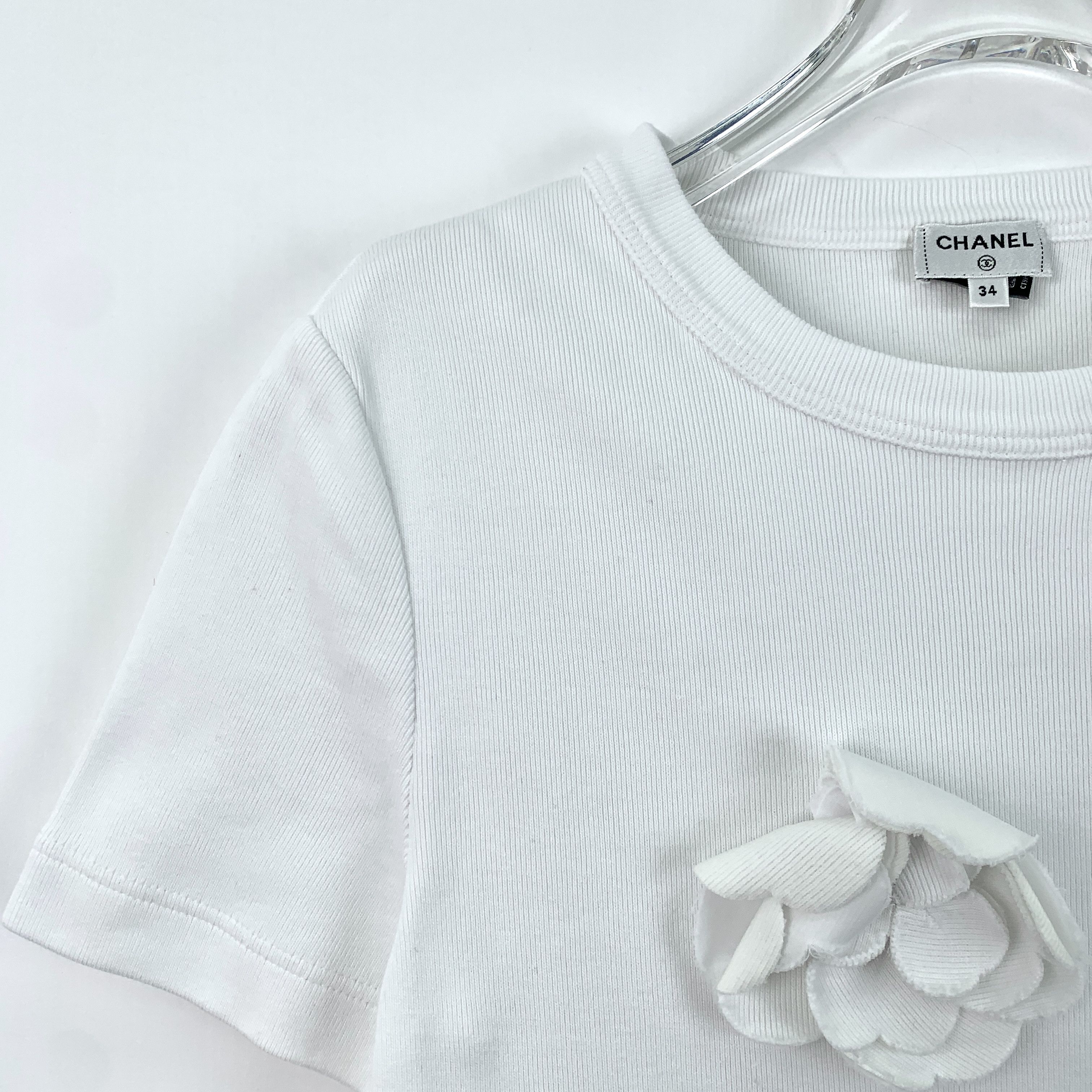 Chanel Chanel White Short Sleeve T-Shirt With 3D Flower Detail Size XXS / US 00 / IT 34 - 3 Thumbnail