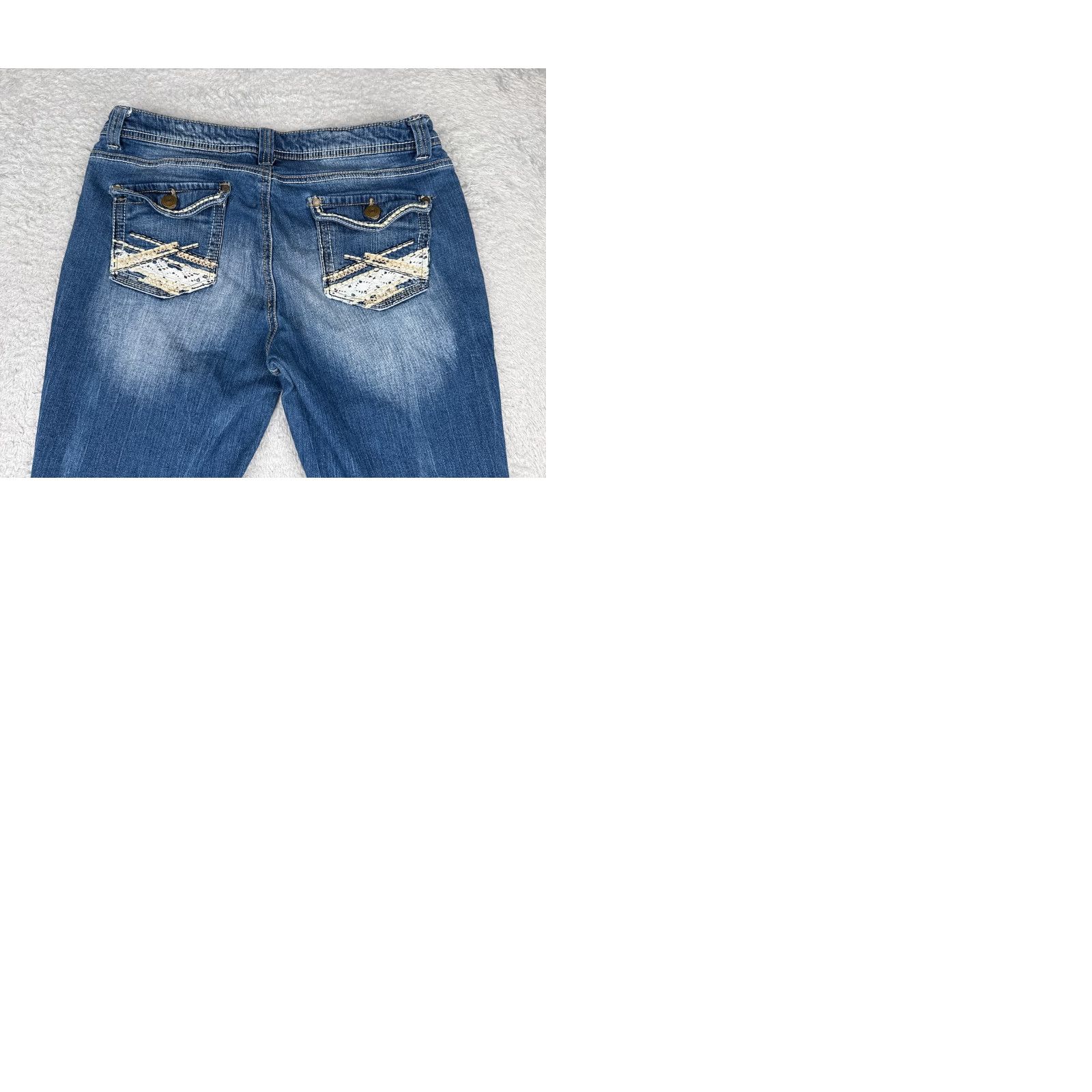 Vintage No Boundaries Jeans Capri Juniors 15 Blue Denim Low Rise 20in Inseam 30x20 Embroidered Distressed 5-Pocket Denim Cotton Blend Womens Jeans Size 36" / US 14 / IT 50 - 10 Thumbnail