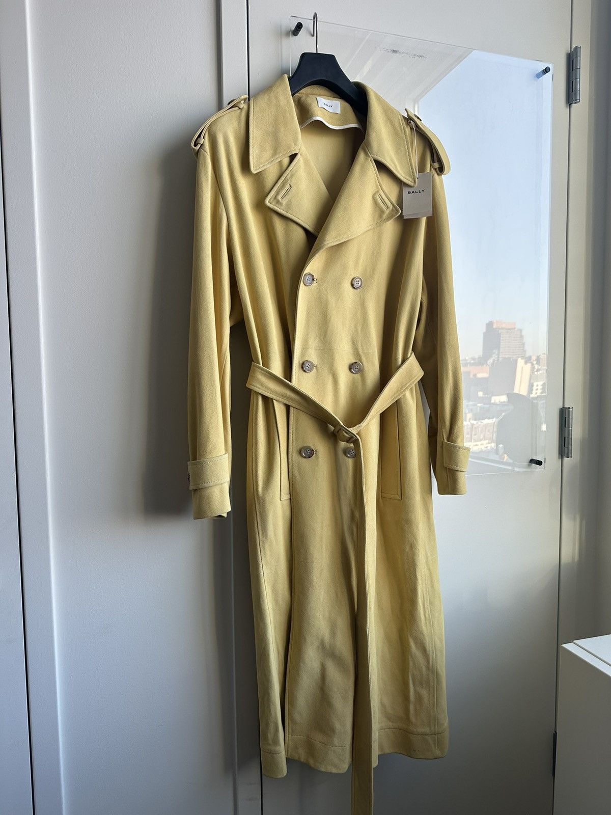 Bally Runway Yellow Suede Trench Coat Size US L / EU 52-54 / 3 - 2 Thumbnail