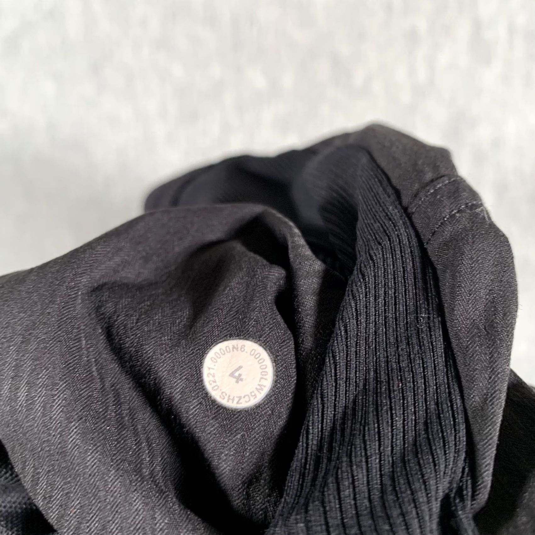 Lululemon Lululemon Pants Womens 4 Black Jogger Ruched Leg Elastic Waist Athleisure Lounge Jogger Pants Slim Tapered Leg Womens 4 Black Size 27" / US 4 / IT 40 - 7 Thumbnail