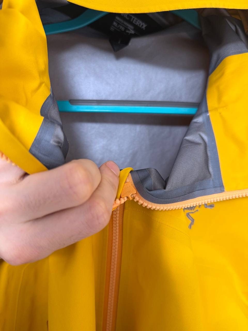 Arc'teryx Arc'teryx Mens Beta AR Jacket in Edziza yellow gore-tex XL Size US XL / EU 56 / 4 - 3 Thumbnail