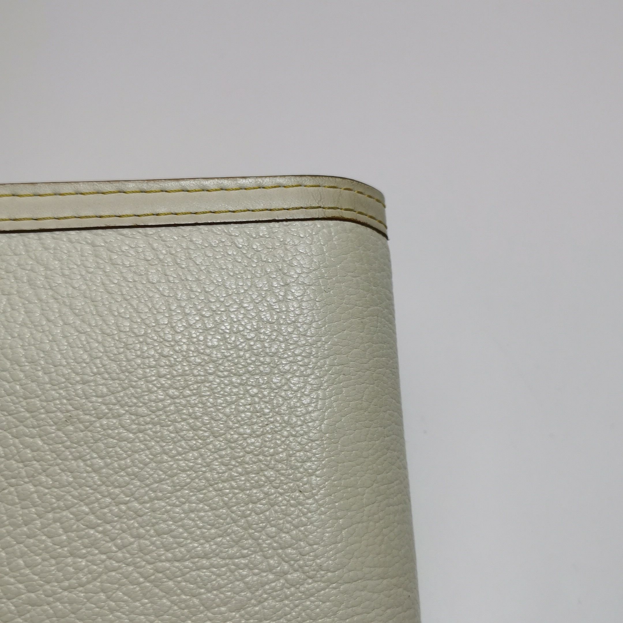 Louis Vuitton Louis Vuitton (LV) Cowhide and Sheepskin Solid Color Zipper Size ONE SIZE - 7 Thumbnail