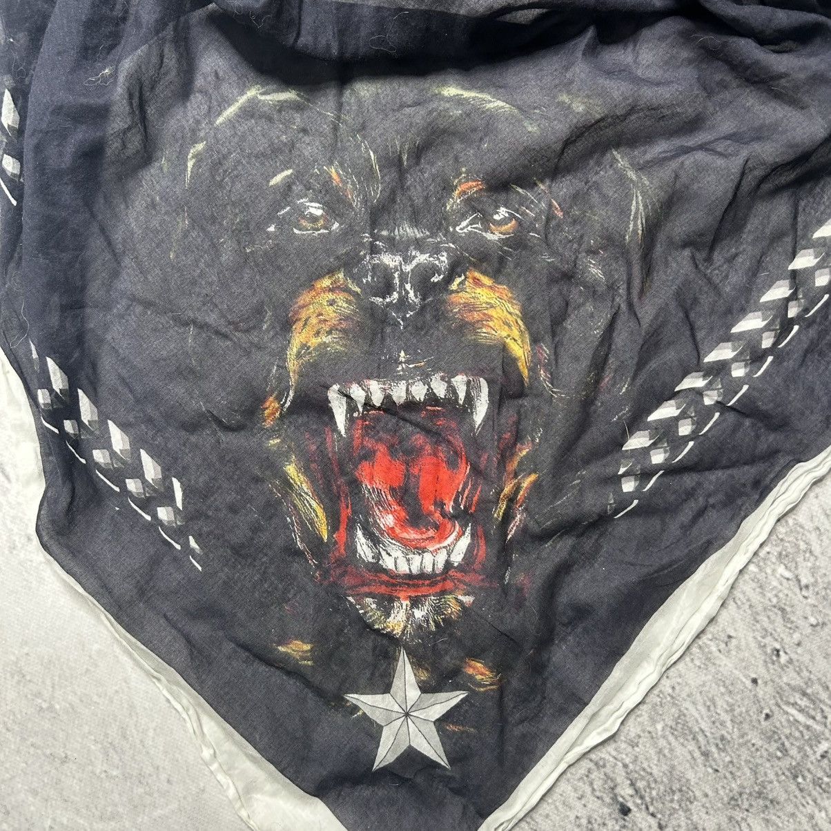 Givenchy Givenchy paris rottweiler print scarf Size ONE SIZE - 2 Thumbnail