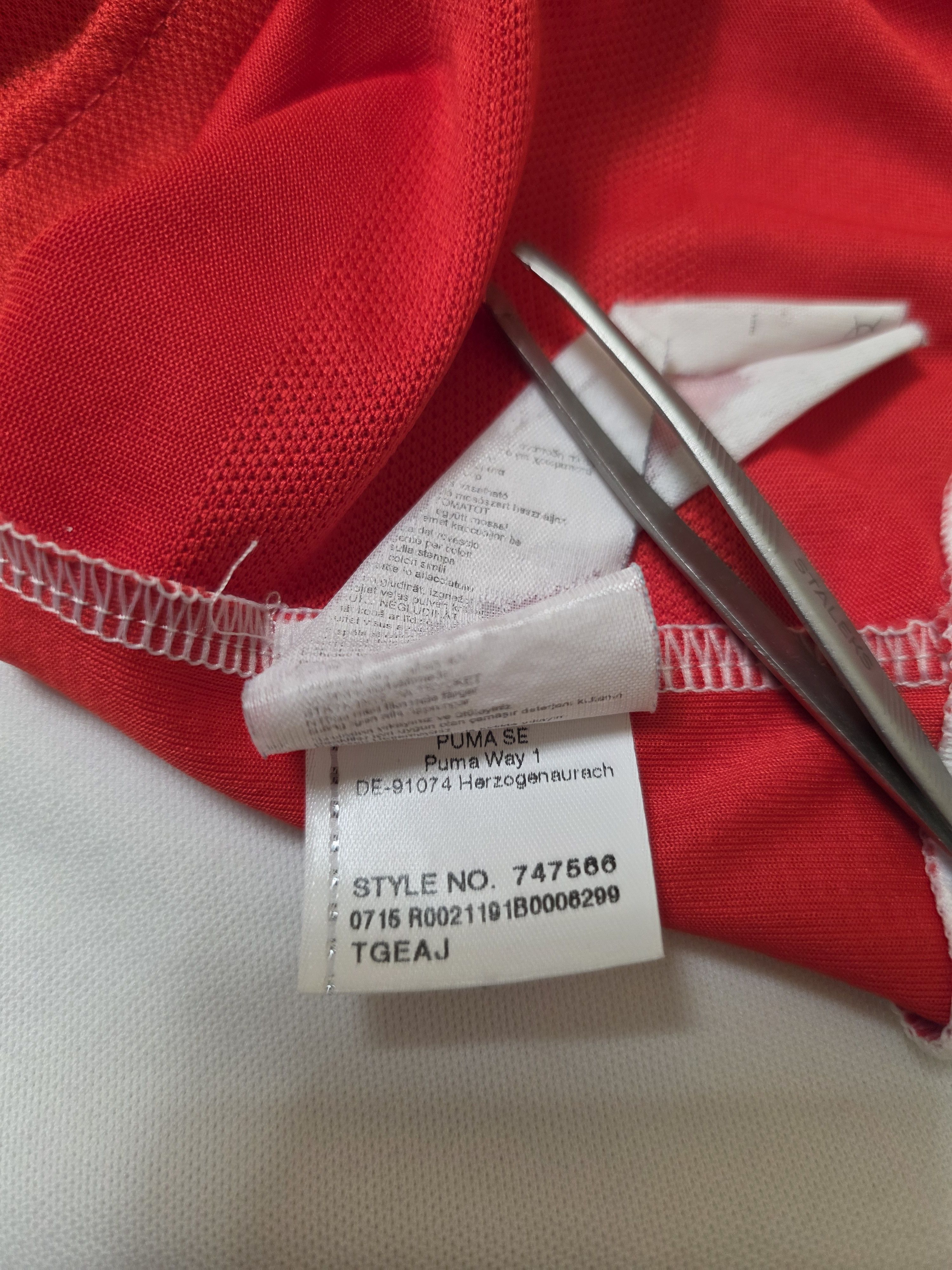 Puma ARSENAL 2015 2016 HOME FOOTBALL SHIRT SOCCER JERSEY Size US M / EU 48-50 / 2 - 6 Thumbnail