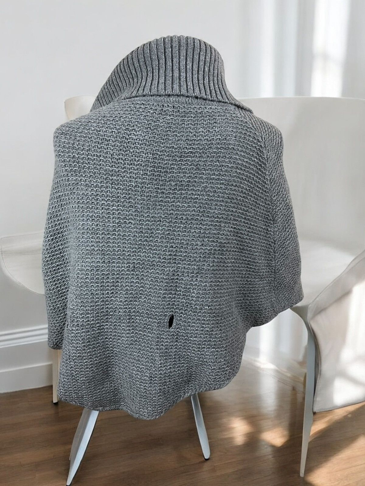 Weekend Max Mara Max Mara Weekend grey poncho size S wool blend Size S / US 4 / IT 40 - 3 Thumbnail