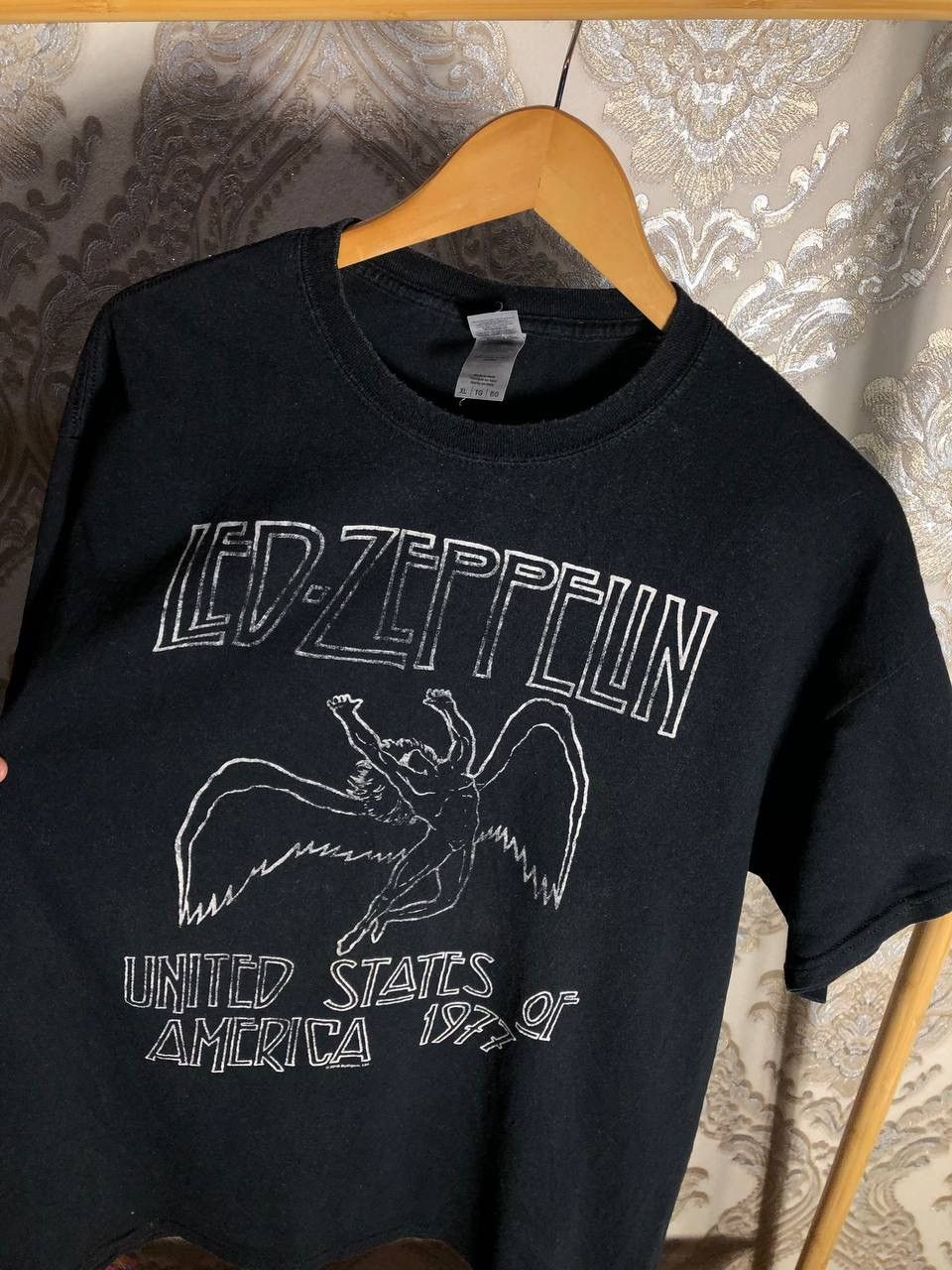 Band Tees VINTAGE LED ZIPPELIN WORLD TOUR ROCK T-SHIRT RETRO METAL 90s Size US XL / EU 56 / 4 - 2 Thumbnail