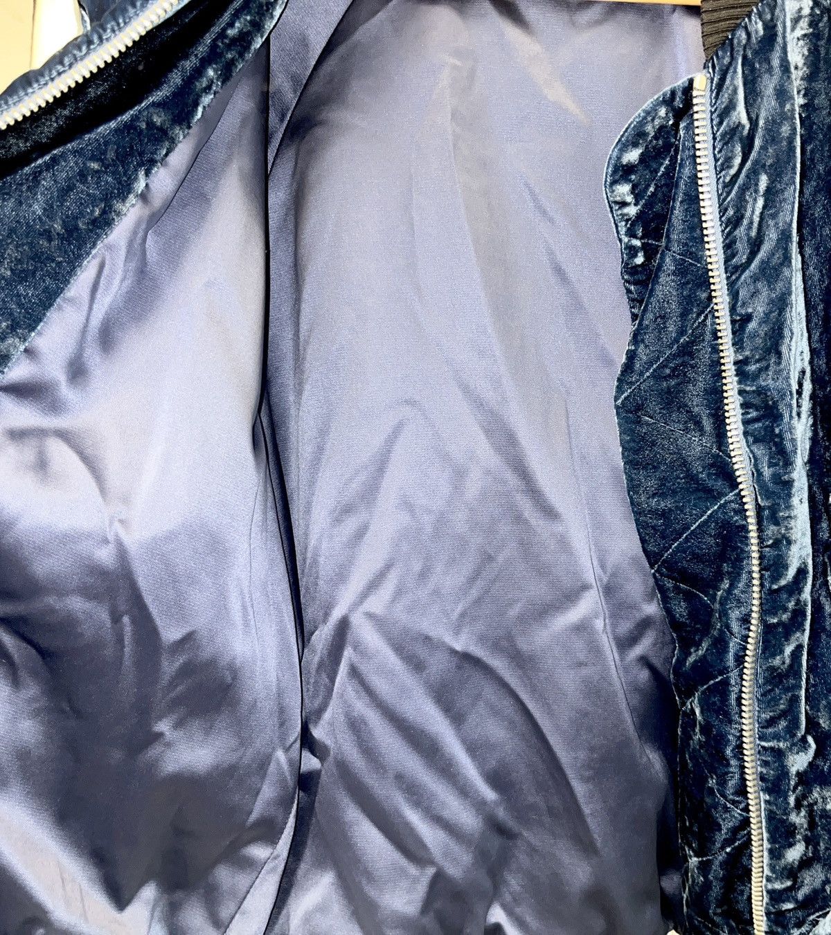 Off-White Off-White Navy Blue Velvet & Satin trim bomber jacket Size M / US 6-8 / IT 42-44 - 4 Thumbnail
