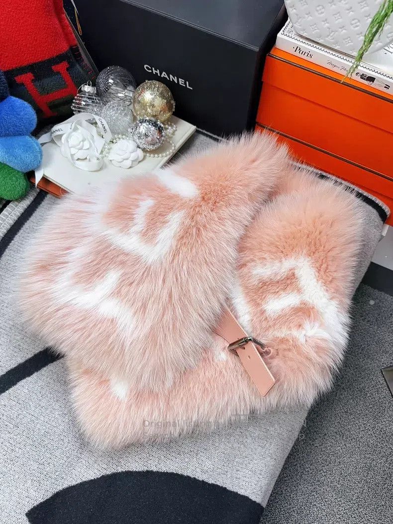 Fendi Fendi size 21*96cm Blush Pink Big Logo Fur Scarf, Fox Fur M Size ONE SIZE - 1 Thumbnail