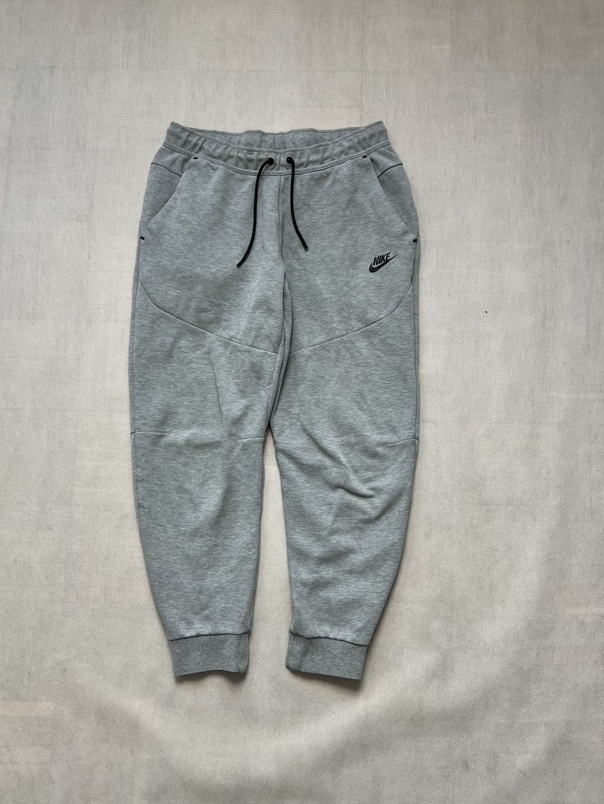 Nike Pants Nike Tech Fleece grey sweatpants Size US 32 / EU 48 - 1 Thumbnail