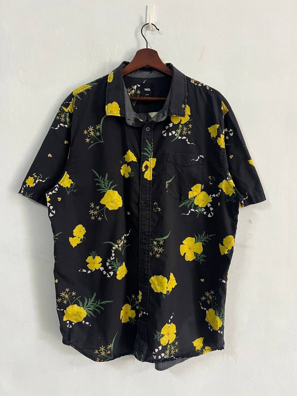 Vans Vans Flower Arts Collar Camp Button up Size US L / EU 52-54 / 3 - 1 Thumbnail