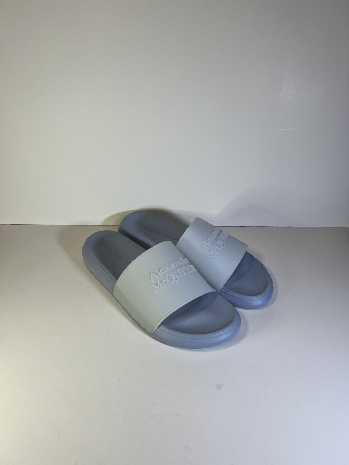 Alexander McQueen Alexander McQueen men's logo-embossed rubber pool slides Size US 12 / EU 45 - 4 Thumbnail