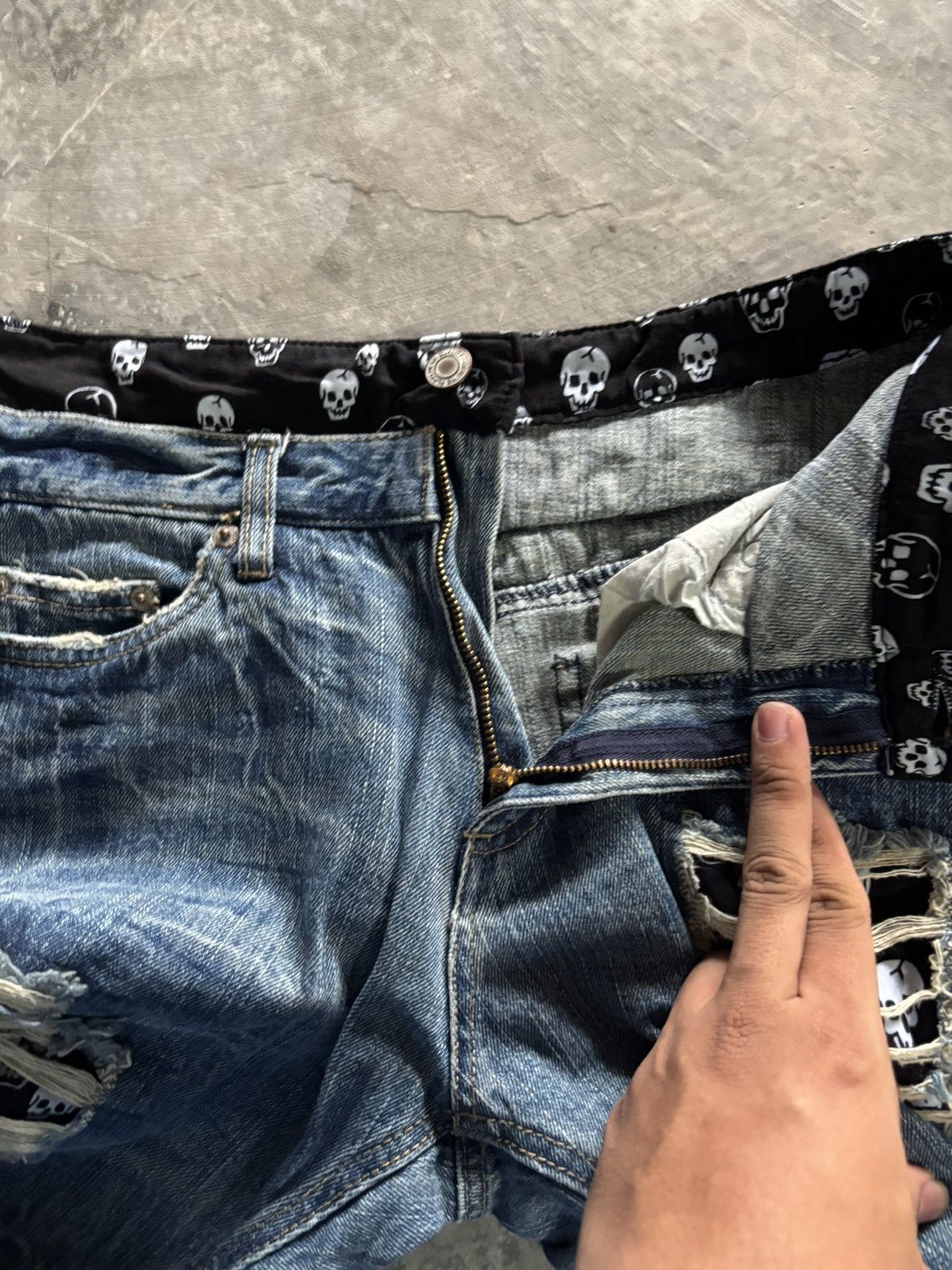 Hysteric Glamour CRAZY DOUBLE WAIST JAPANESE BRAND SKULL DISTRESSED DENIM Size US 28 / EU 44 - 4 Thumbnail
