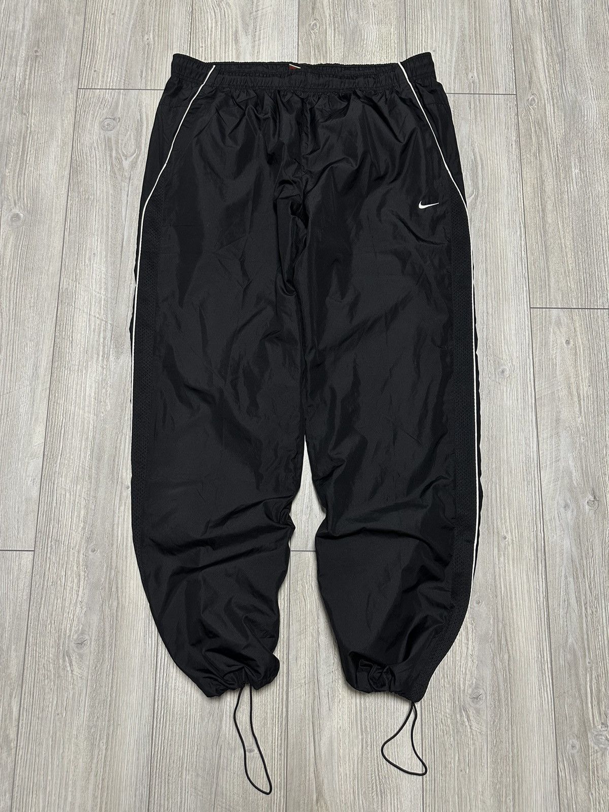 Nike Nike y2k Vintage Baggy Boxy Nylon Drill Track Pants Size US 36 / EU 52 - 1 Thumbnail