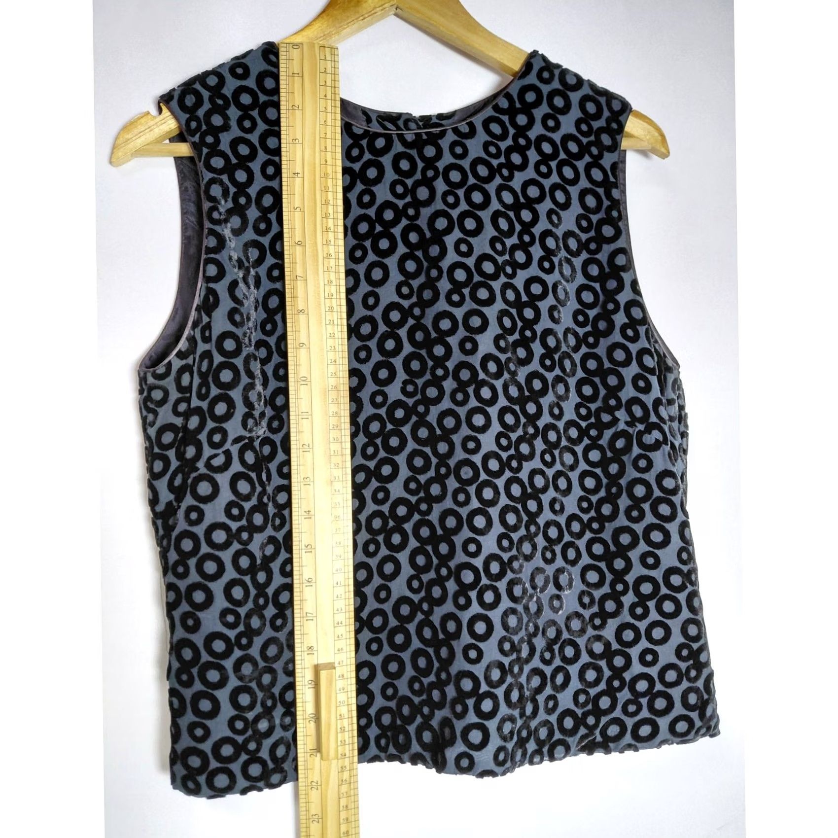 Banana Republic Banana Republic Black Rayon Silk Sleeveless Top Circle Crew Neck Women Size 12 Blouse Casual Workwear Button Handwash? Dry Clean Only Size XL / US 12-14 / IT 48-50 - 6 Thumbnail