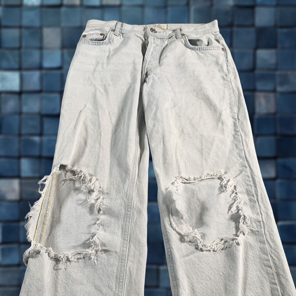 Vintage We The Free Jeans Womens 26 Light Distressed Ripped Straight Leg Denim 100% Cotton Fridge? Size 26" / US 2 / IT 38 - 1 Thumbnail