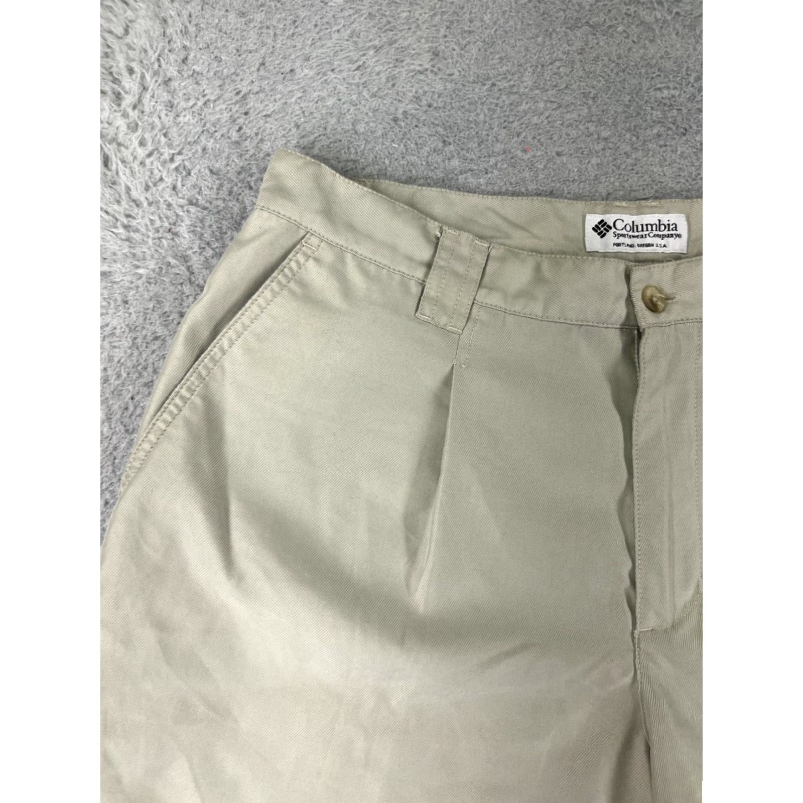 Vintage Columbia Men Bermuda Shorts 34 Beige 100% Polyester Pleated Zip Cargo Pocket Inseam 9 Regular Fit Beach Golf Casual Bermuda Shorts Mens Beige 34x9 Size US 34 / EU 50 - 4 Thumbnail
